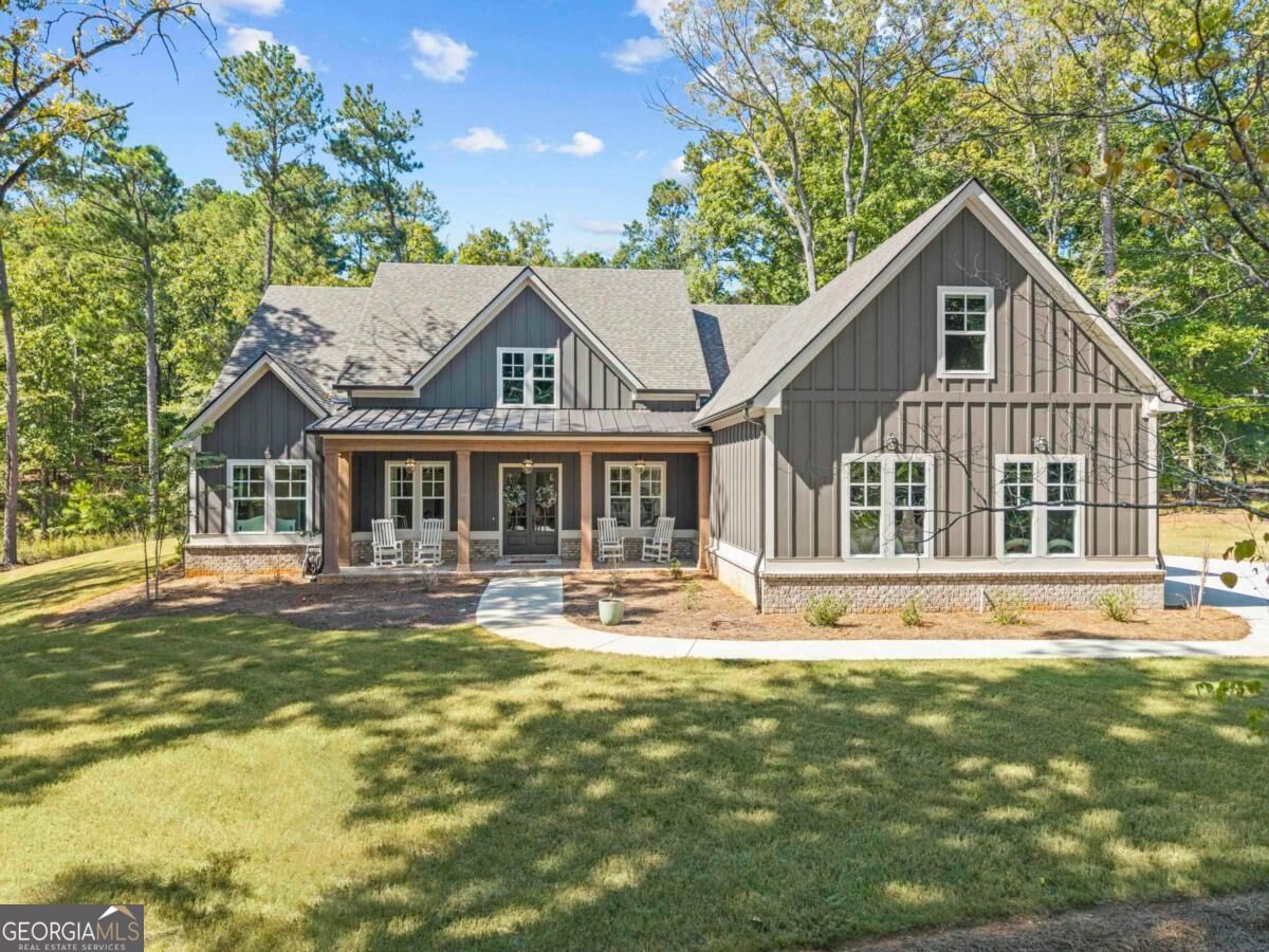 1011 Peachtree Ct — photo