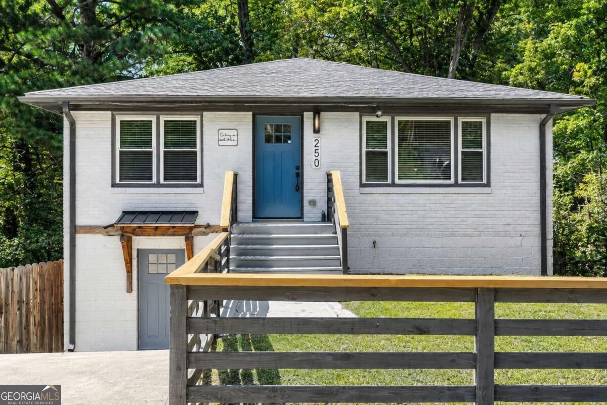 250 Holly Rd NW — photo