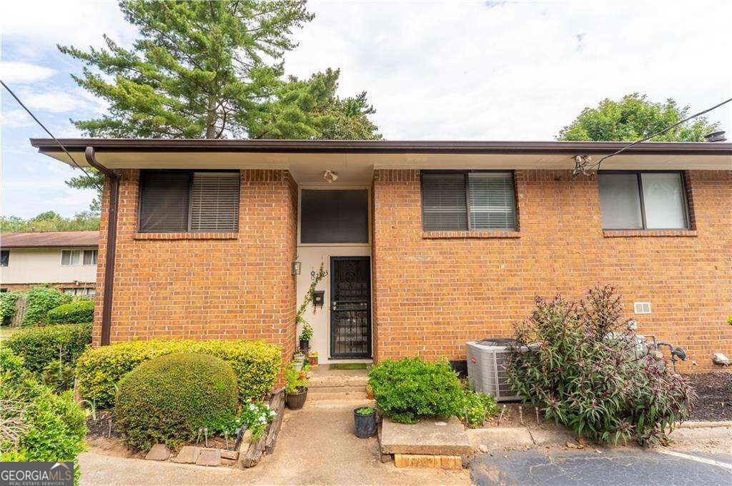 2523 Bradford Sq NE — photo