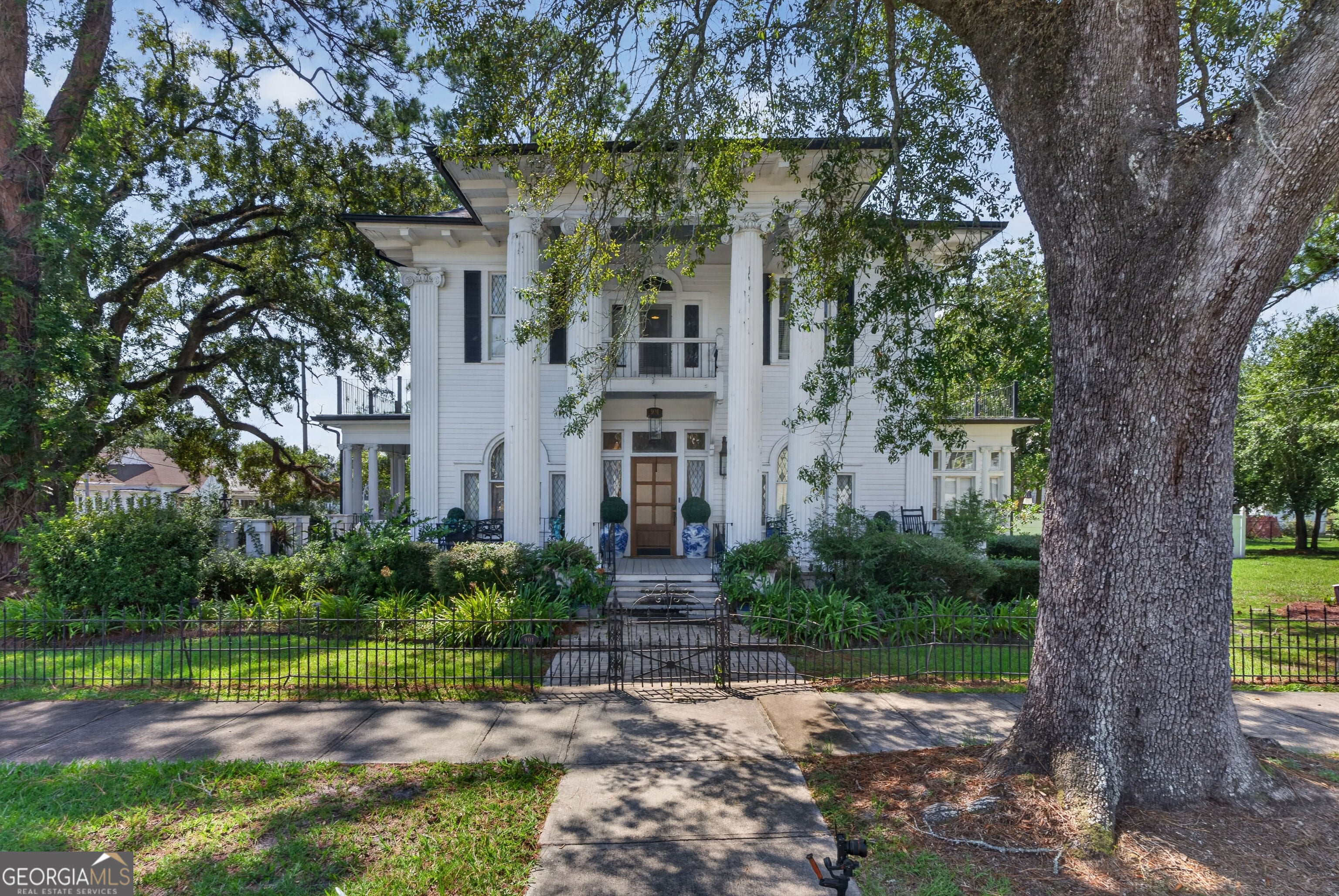 901 Carswell Ave — photo