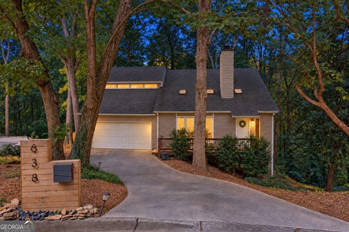 638 Green Valley Dr SE — photo