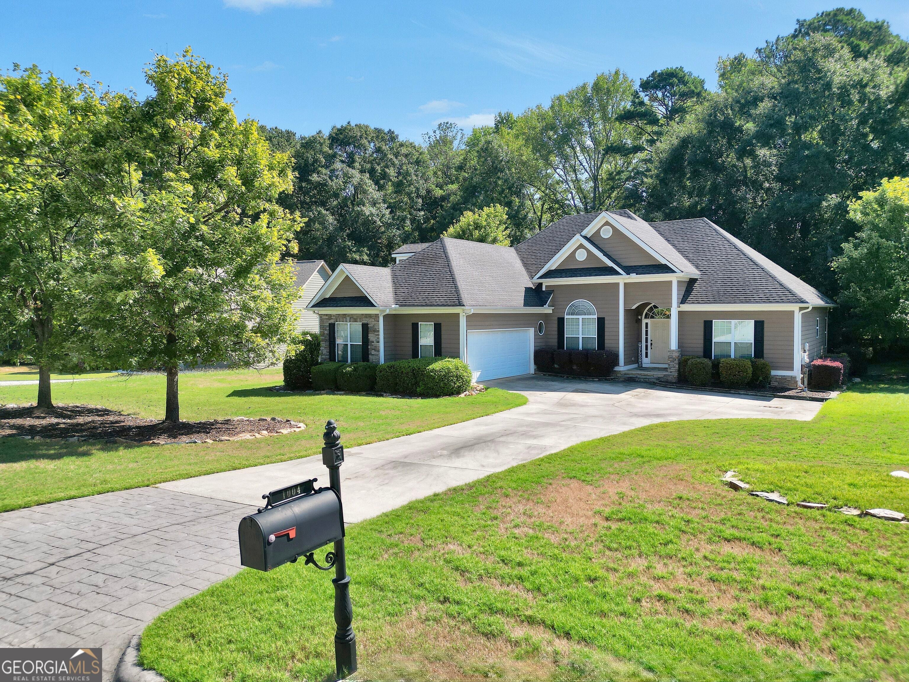 1004 Maddox Ct — photo