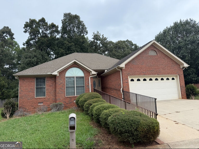 70 Golden Oaks Dr — photo