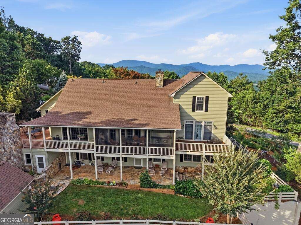1035 Summit Way — photo