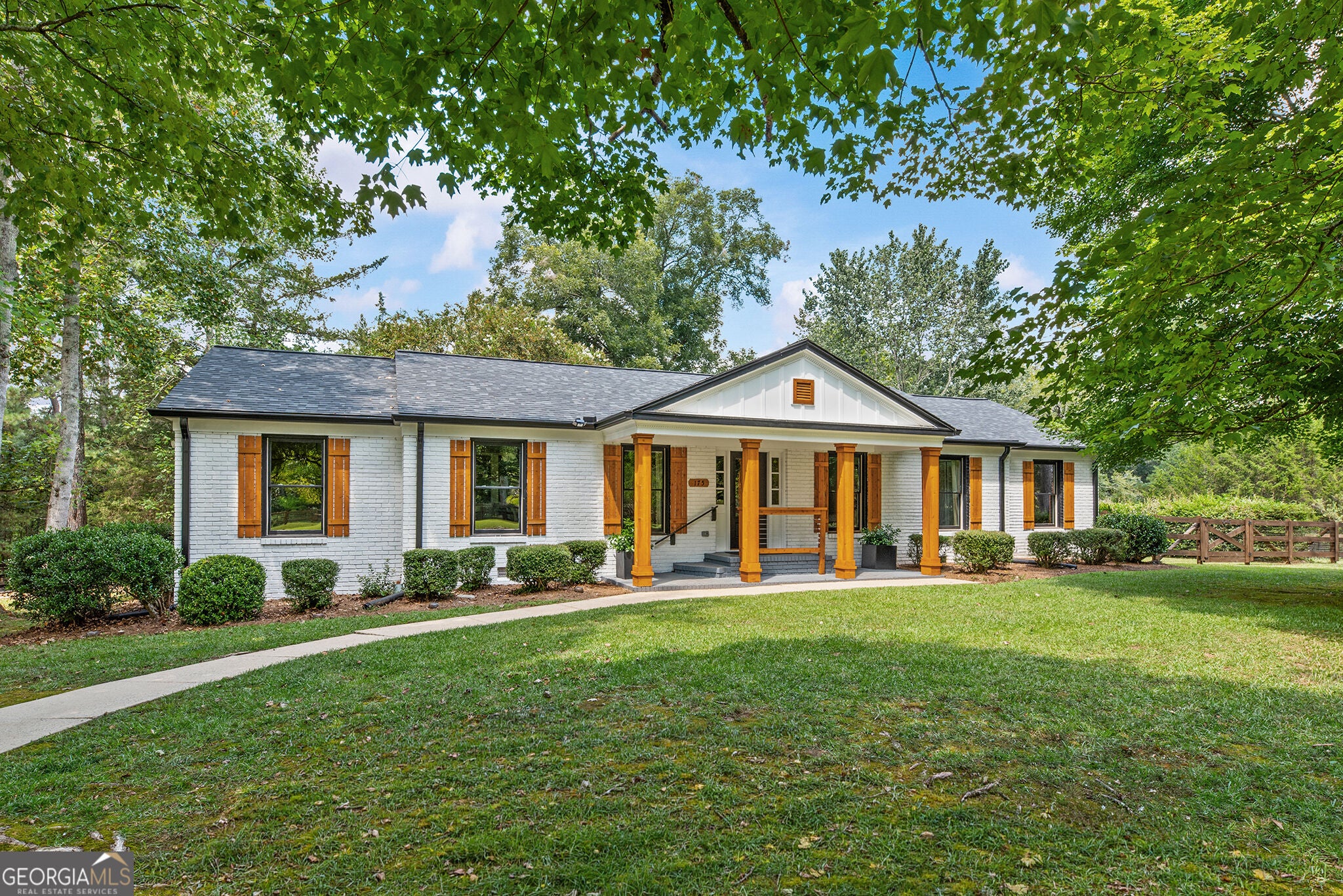 175 Williamsburg Ln — photo