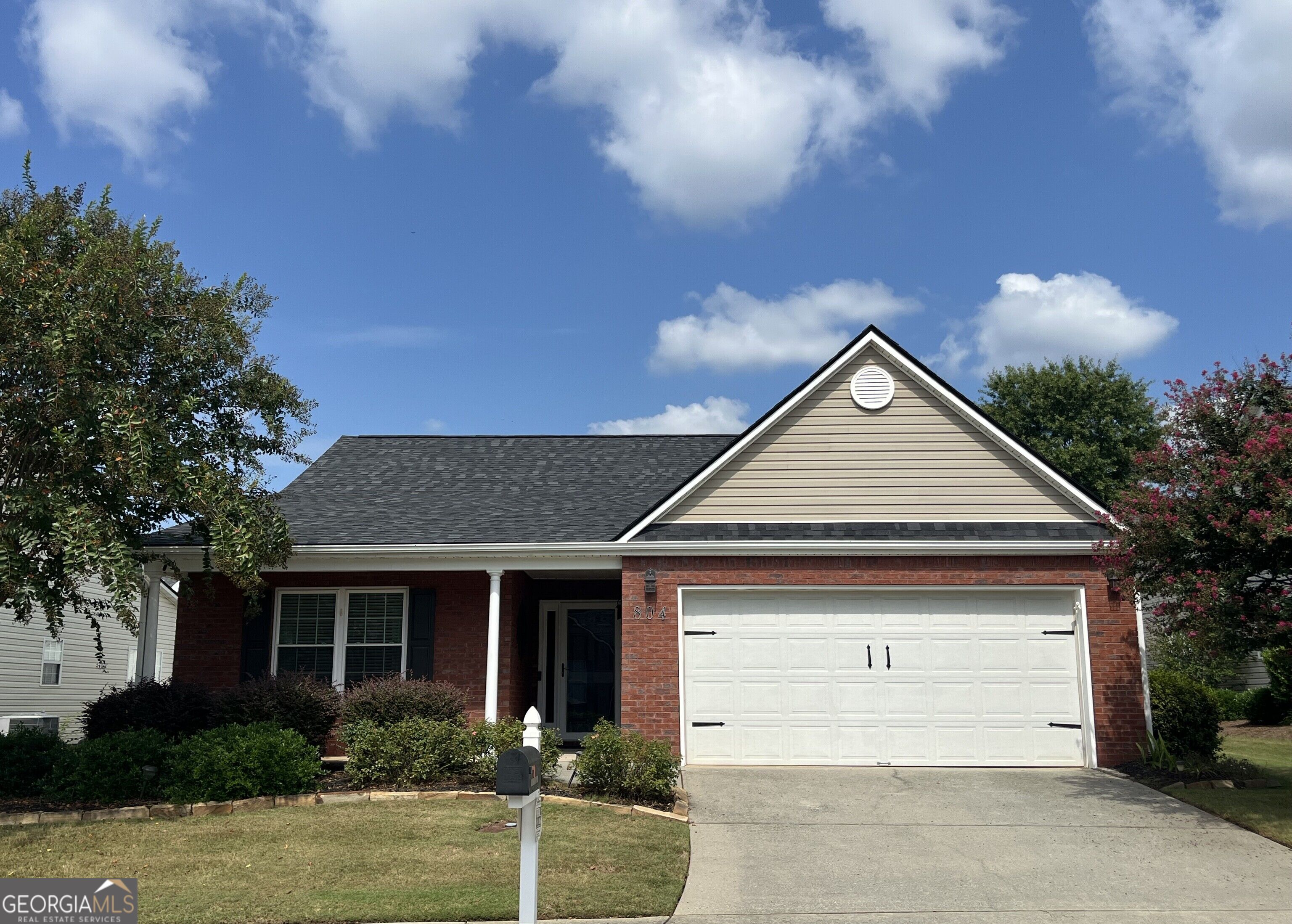 804 Village Pl — photo