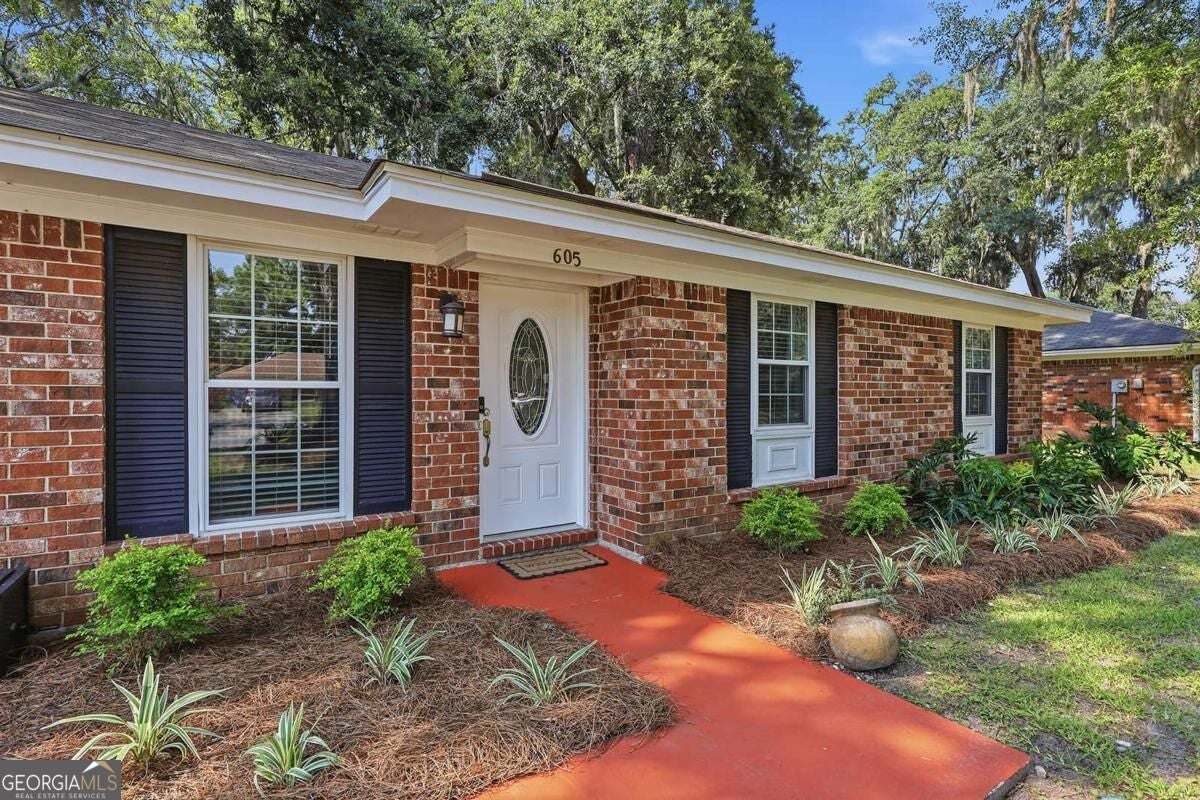 605 Leaning Oaks Dr — photo