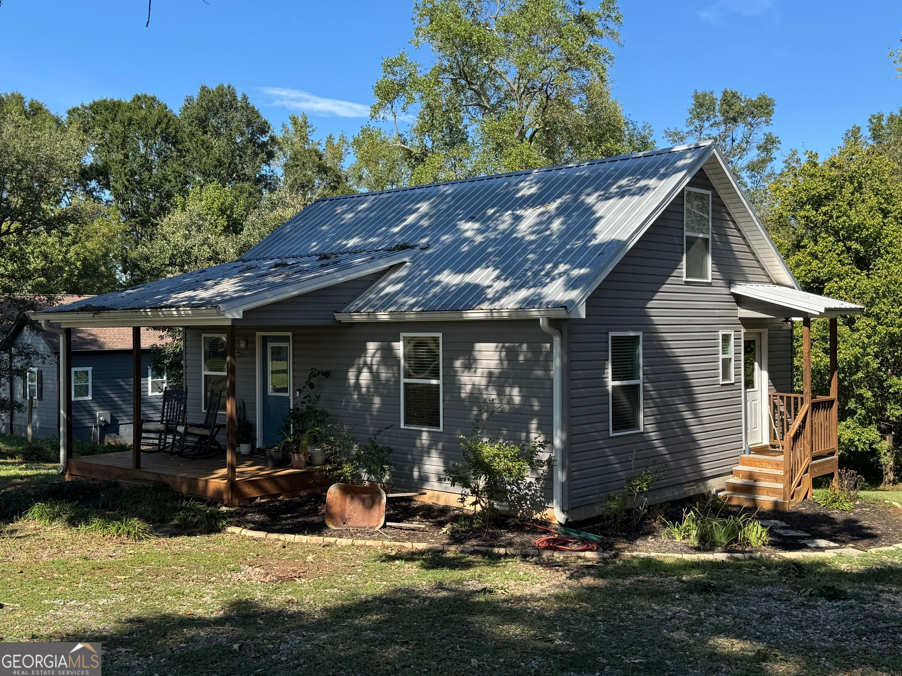 613 Chambers Rd — photo