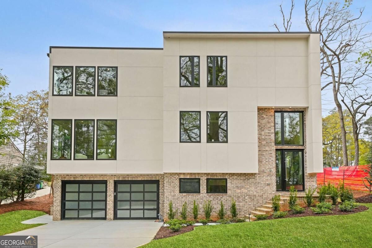 1260 Kingsley Cir NE — photo