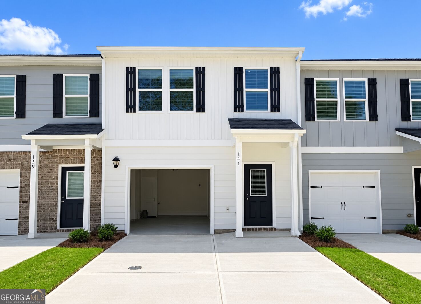 141 Village Green Dr NW — photo