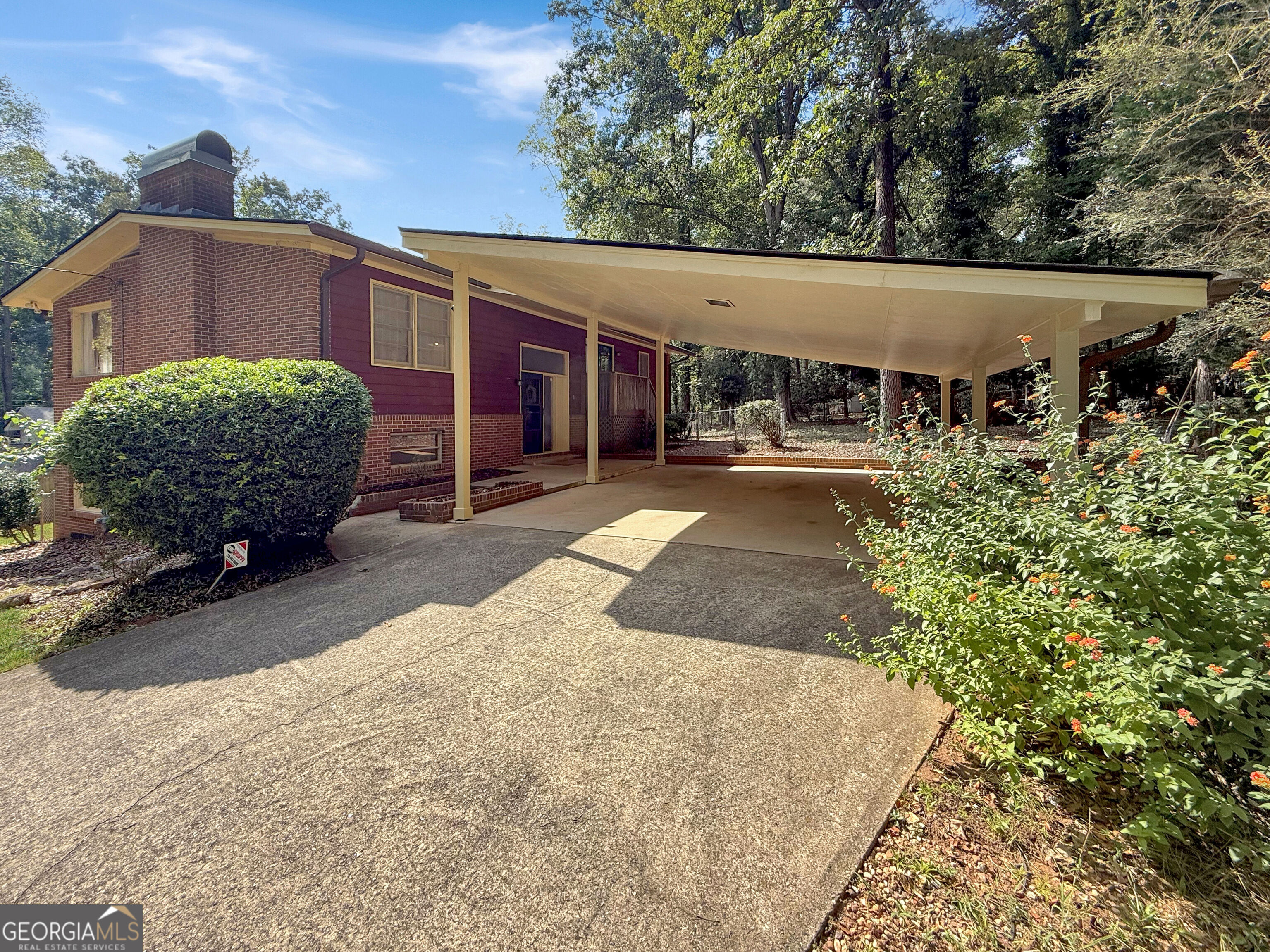 625 Forest Rd — photo