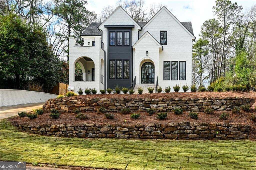 746 Hillwood Dr — photo