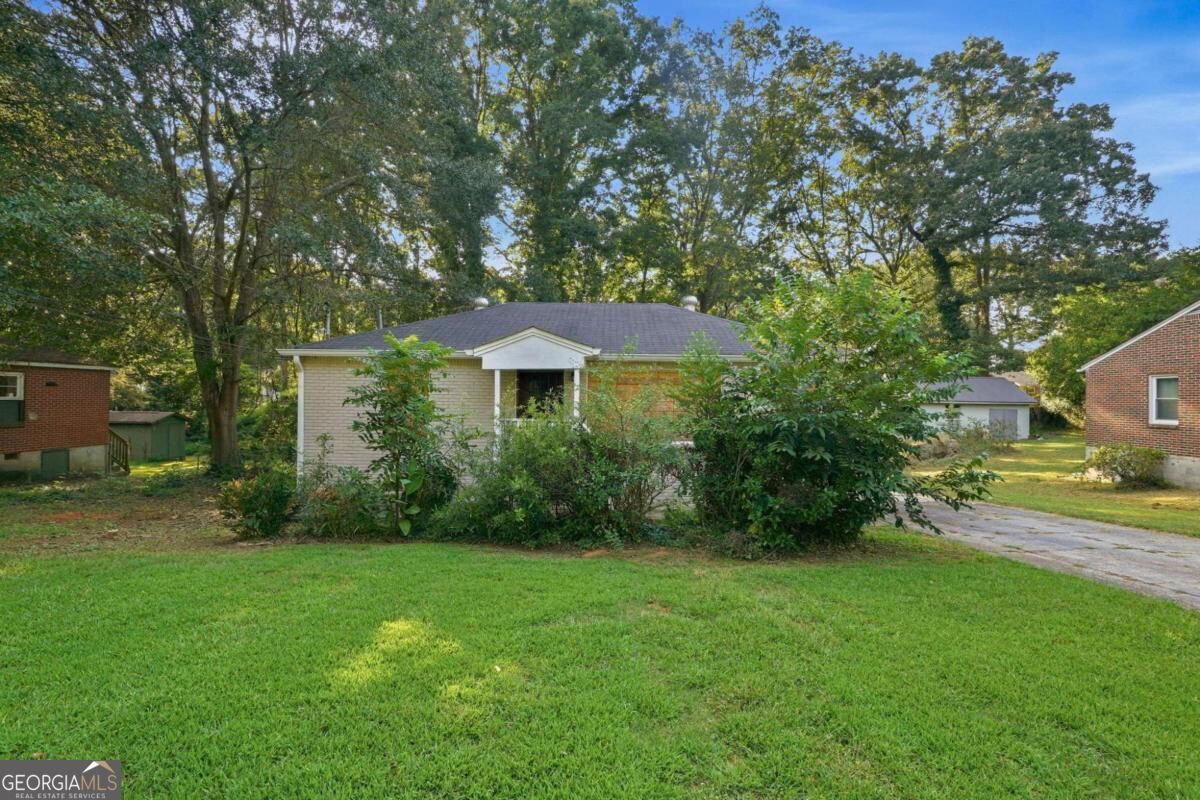 1877 Selwyn Dr — photo