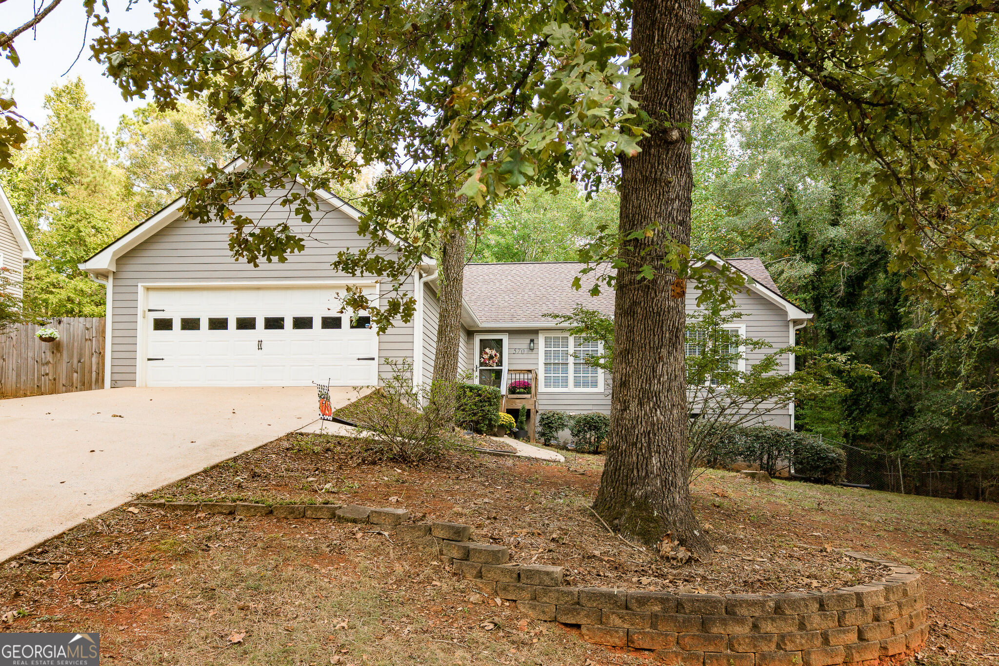 570 Snapfinger Dr — photo