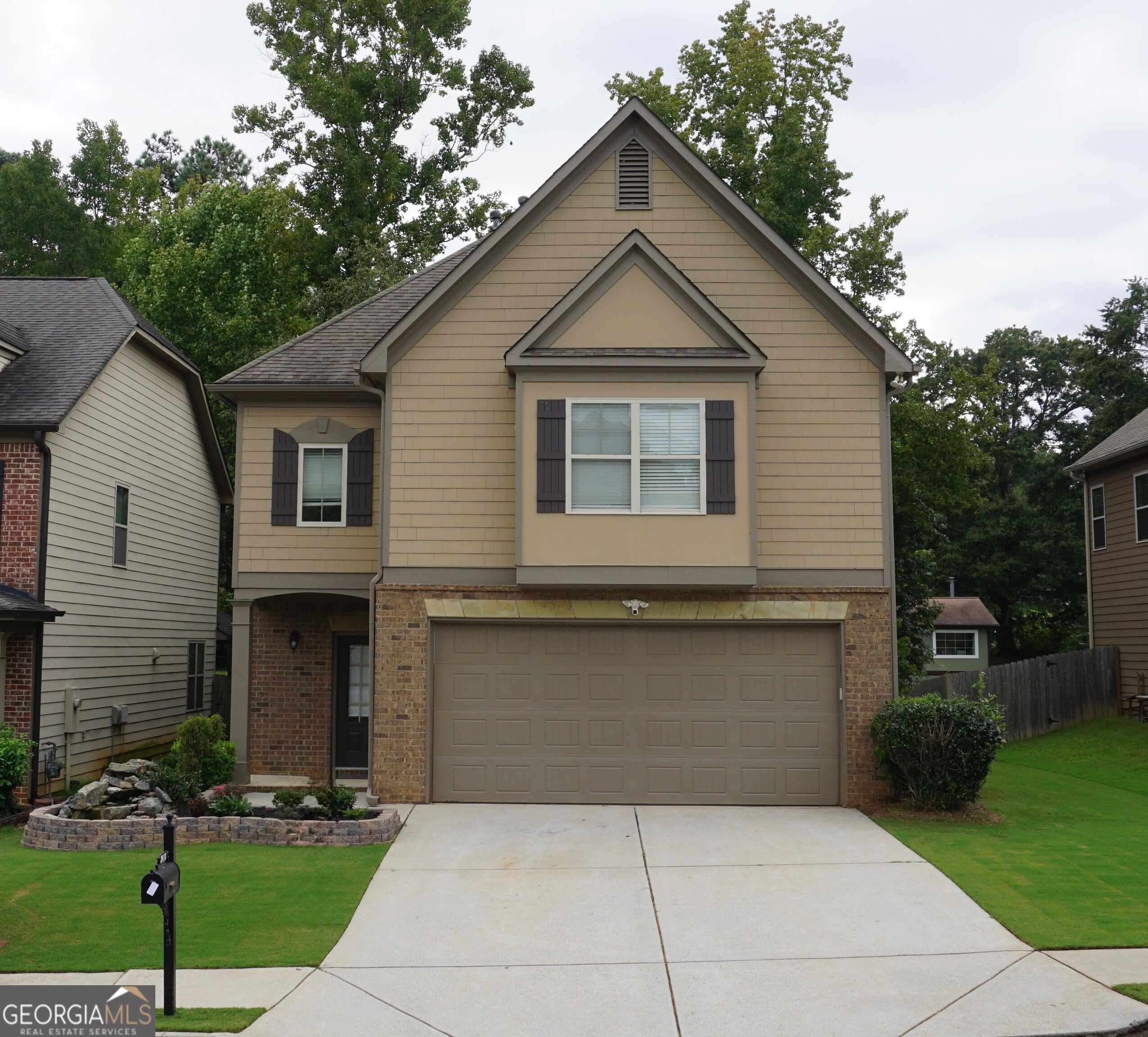 2618 Lake Manor Cir — photo