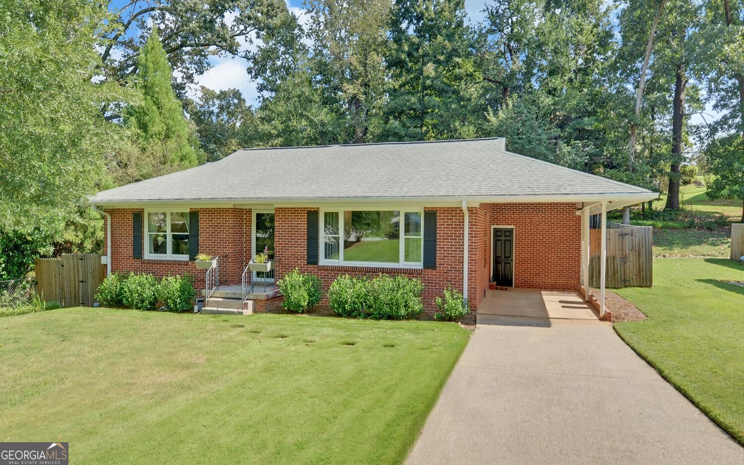 1398 Cumberland Dr — photo