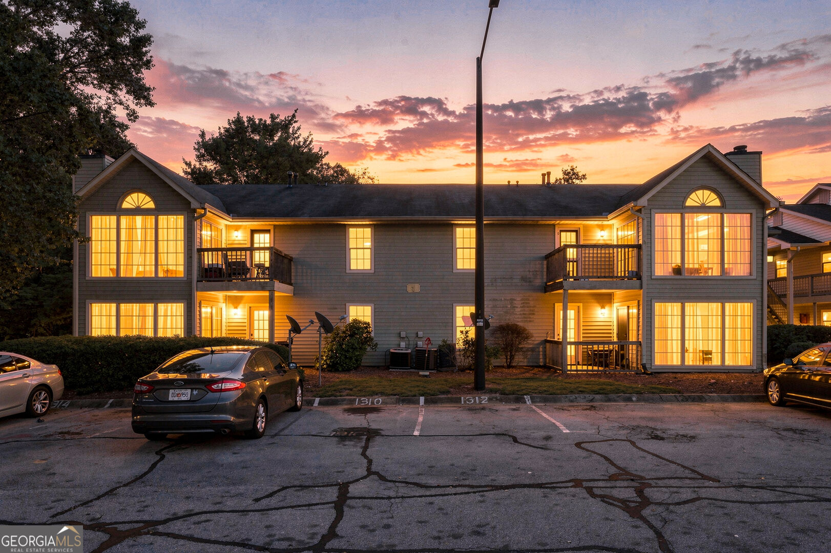 1320 Brockett Pl — photo