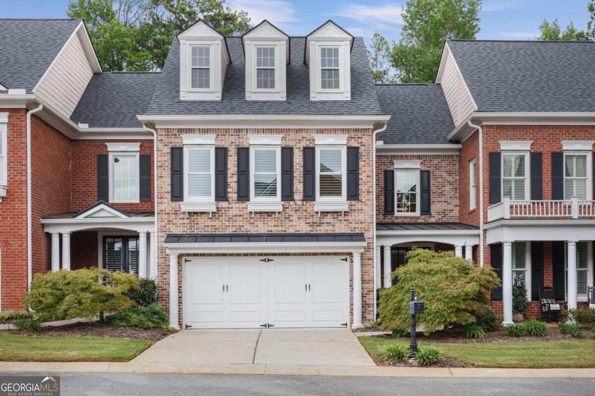 3004 Village Green Cir — photo