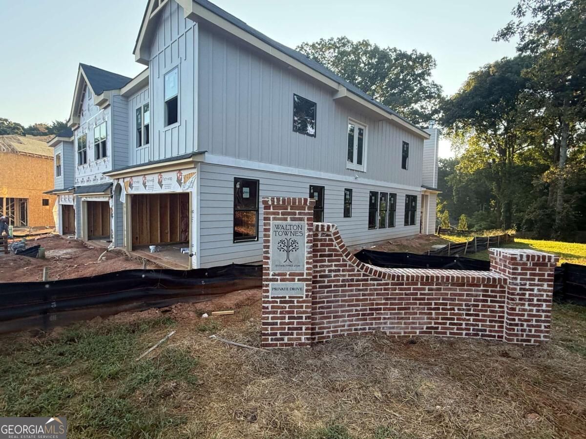 1977 Walton Ct 8 — photo