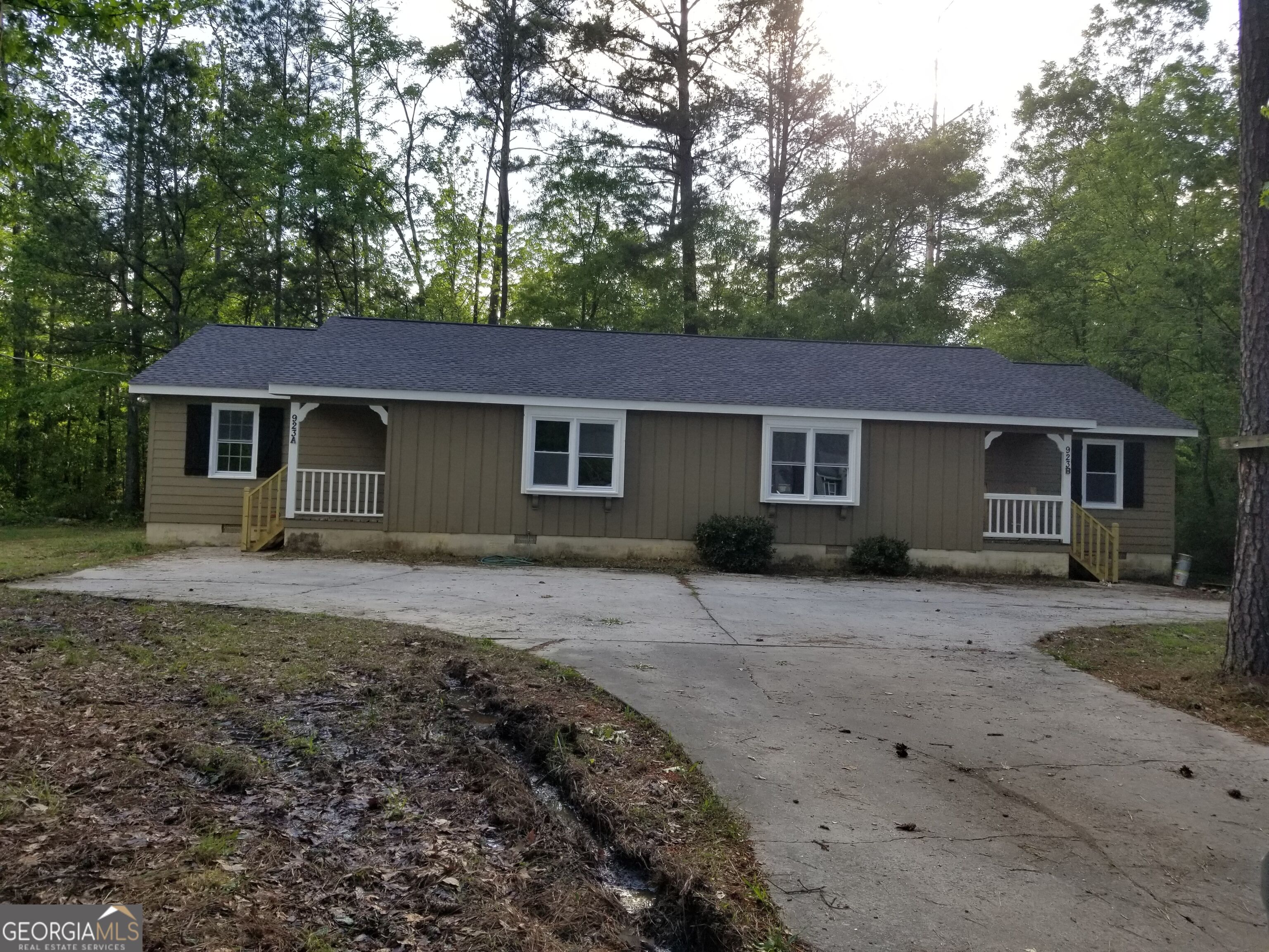 923 Old Summerville Rd — photo