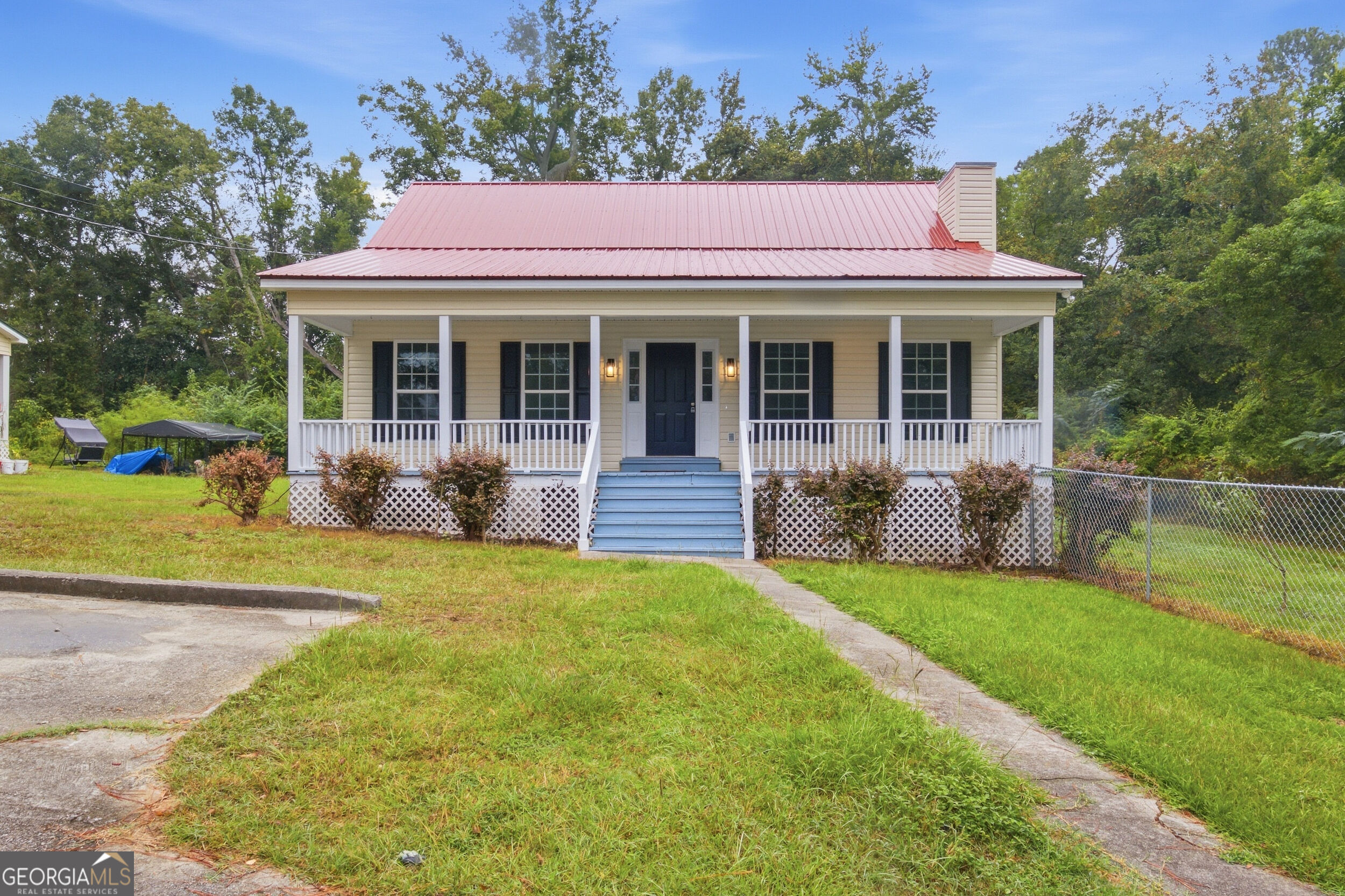 562 Maurice Dr — photo