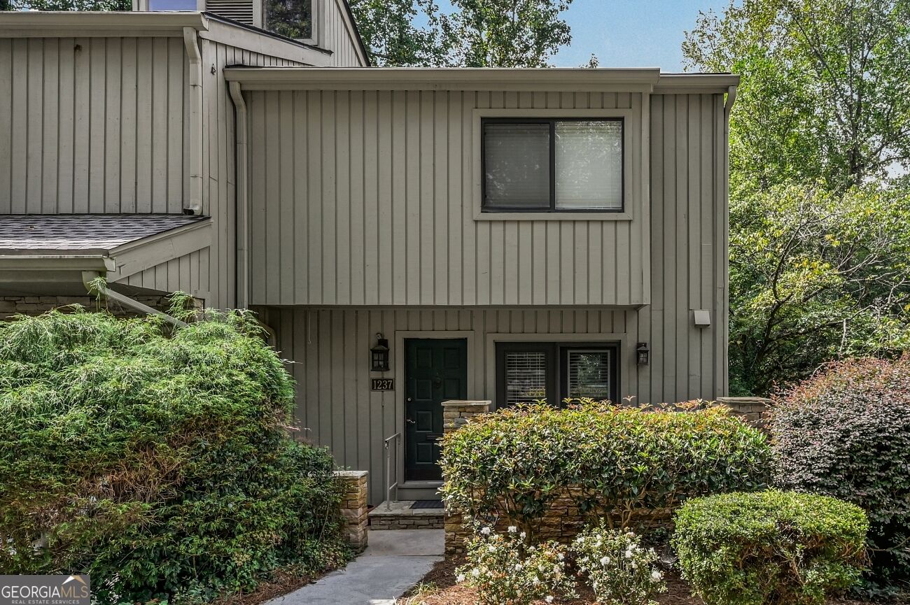1237 Druid Knoll Dr NE — photo
