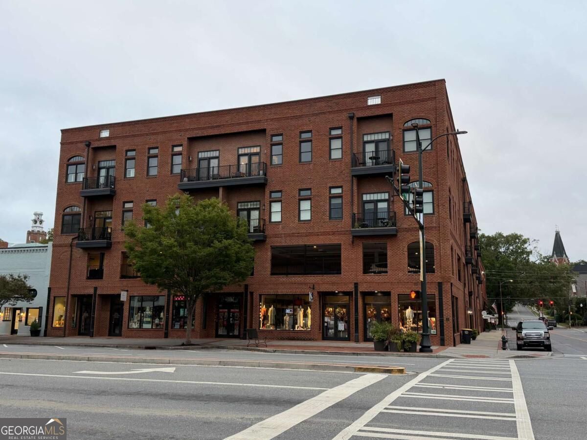 1 E 3rd Ave 402 — photo