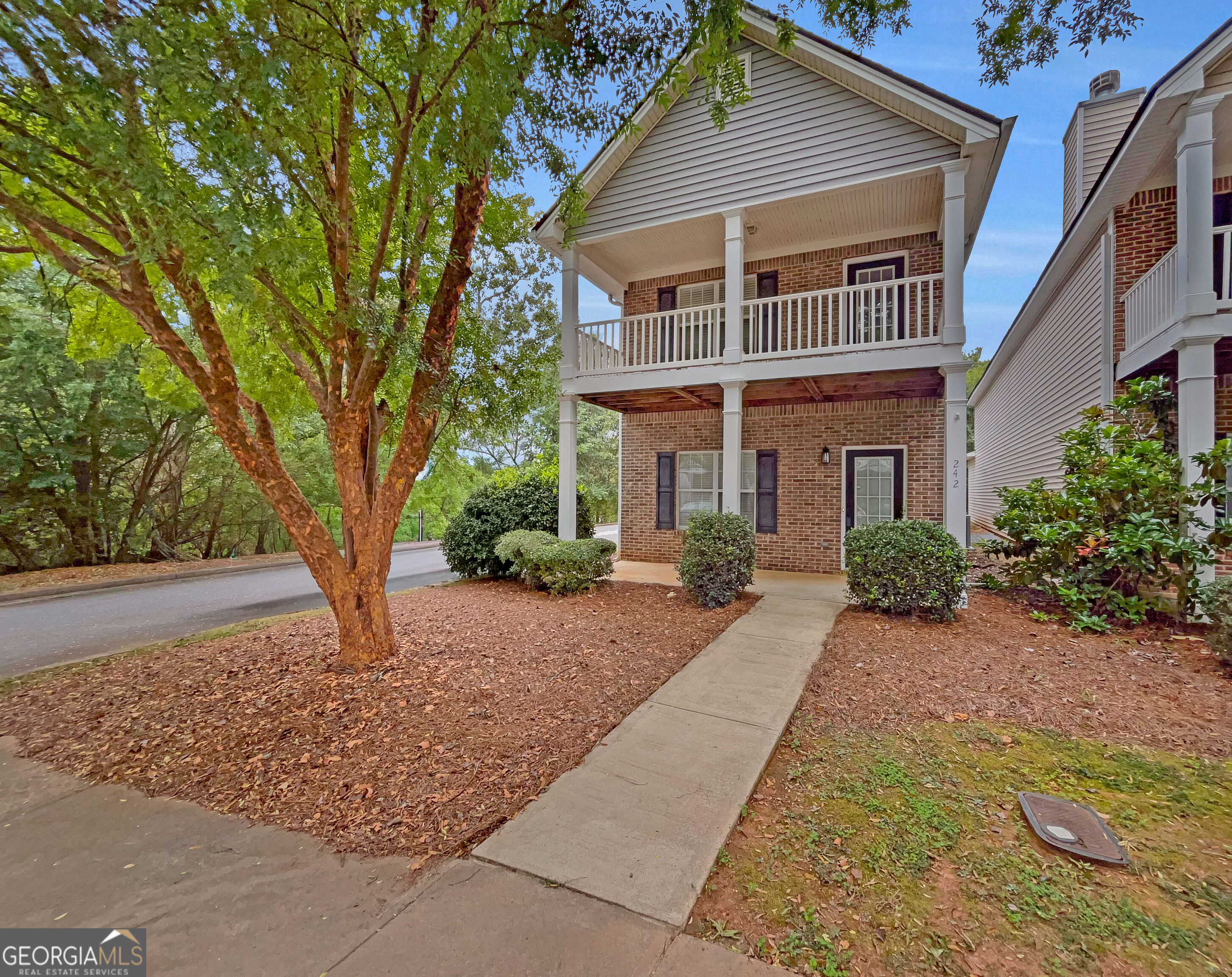 242 Wiltshire Dr — photo