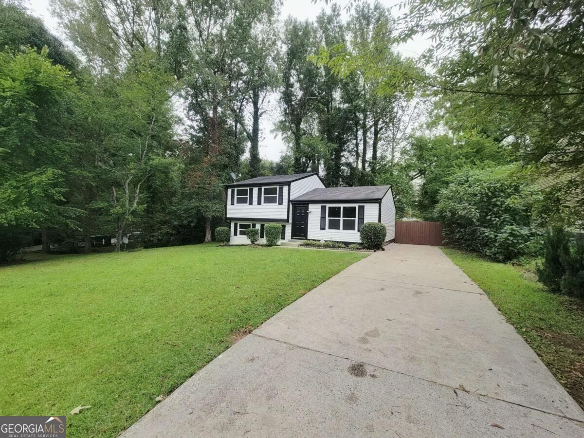 726 Lawndale Ct — photo