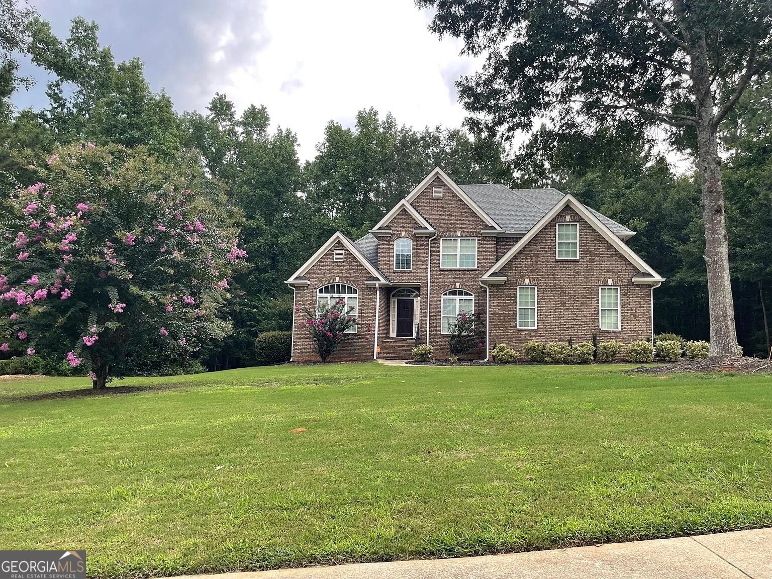 140 Wesley Dr — photo