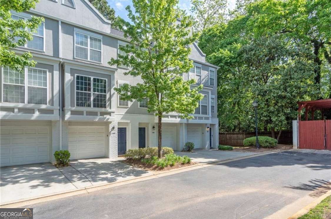 1198 Village Ct SE — photo