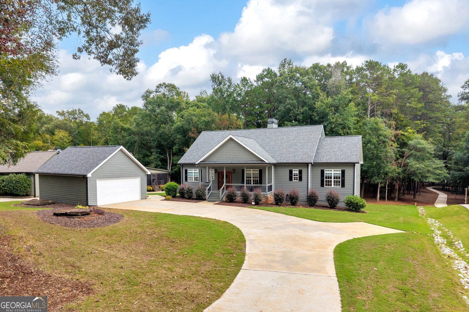 2716 Holcomb Dr — photo