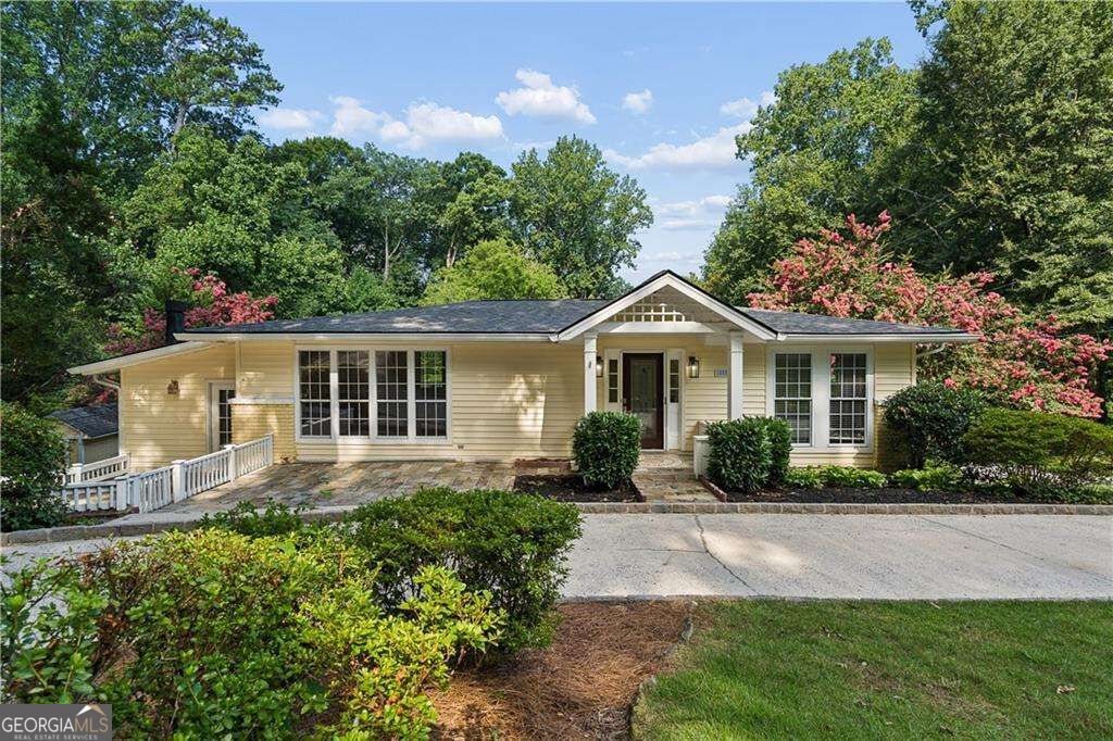 1055 Lee Cir NE — photo
