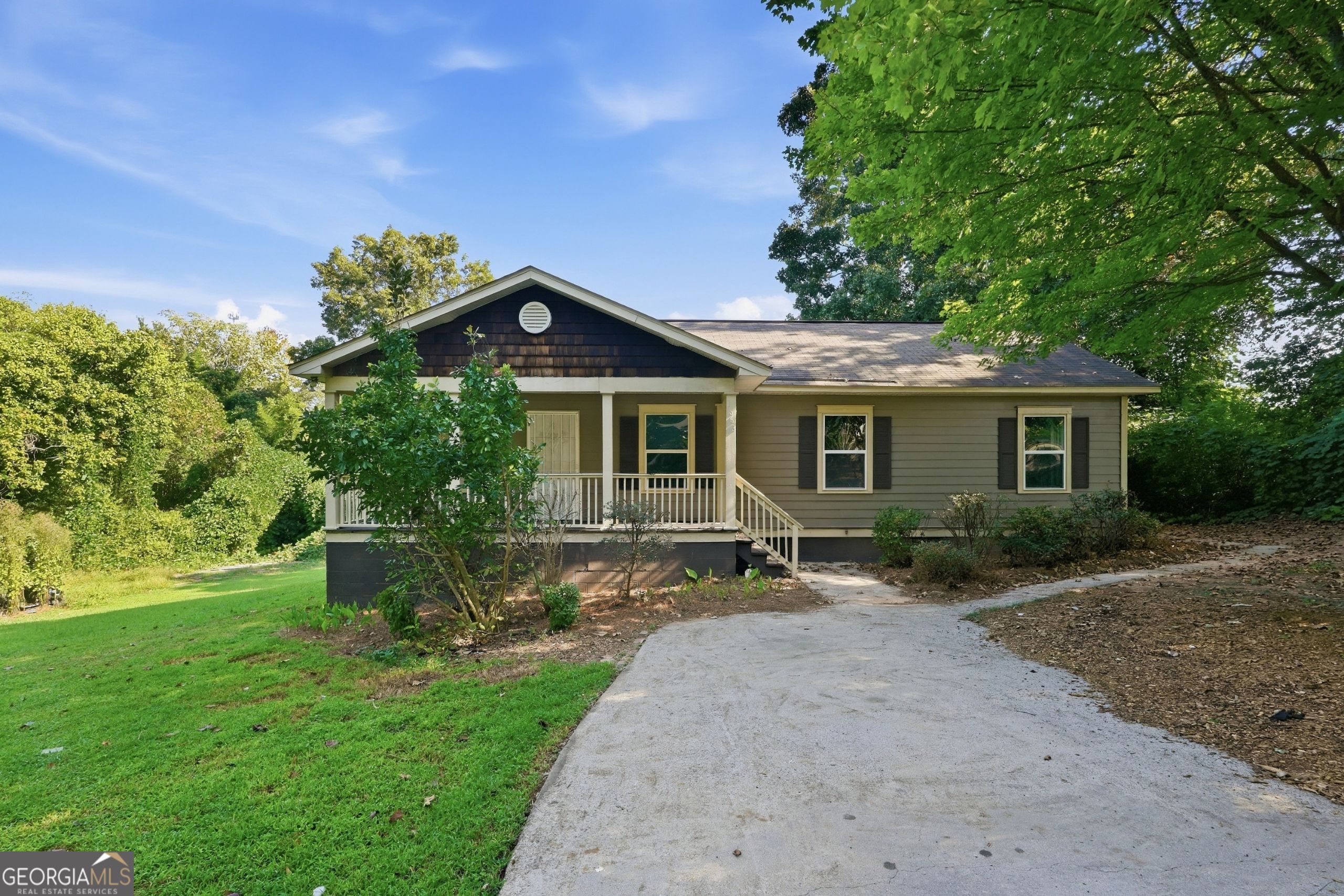 1668 Oak Knoll Cir SE — photo