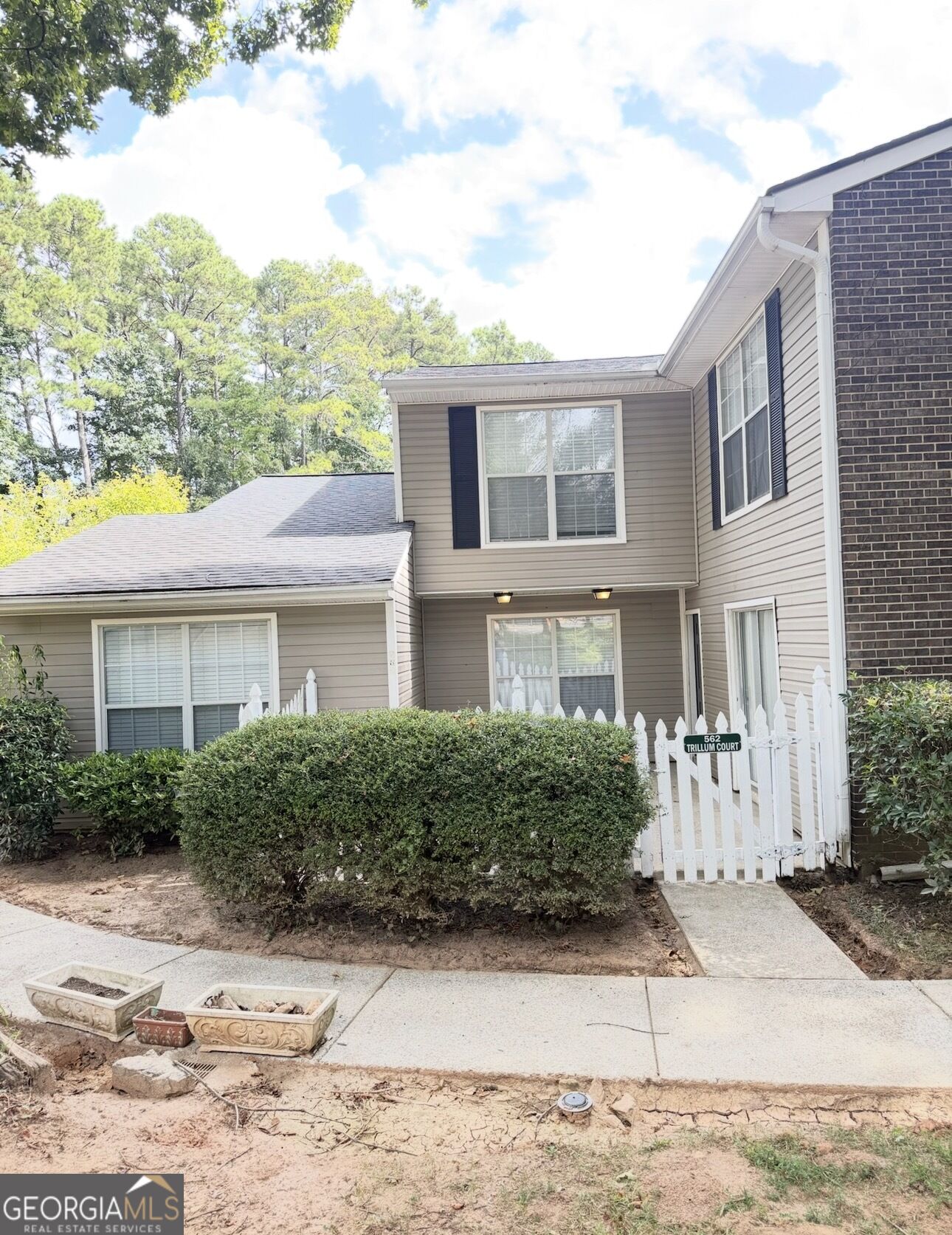 562 Trillum Ct SW — photo
