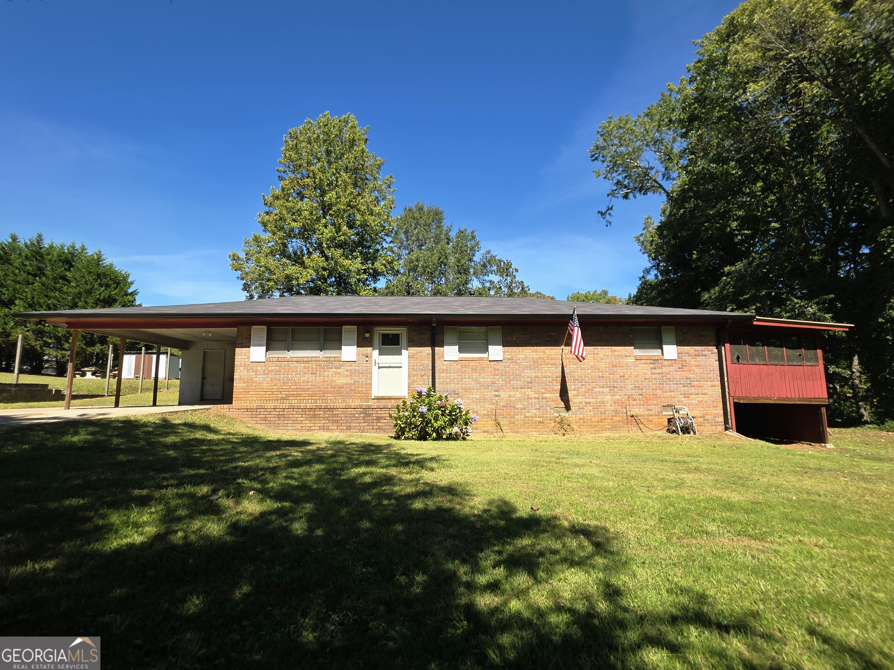 223 Lakeview Dr — photo