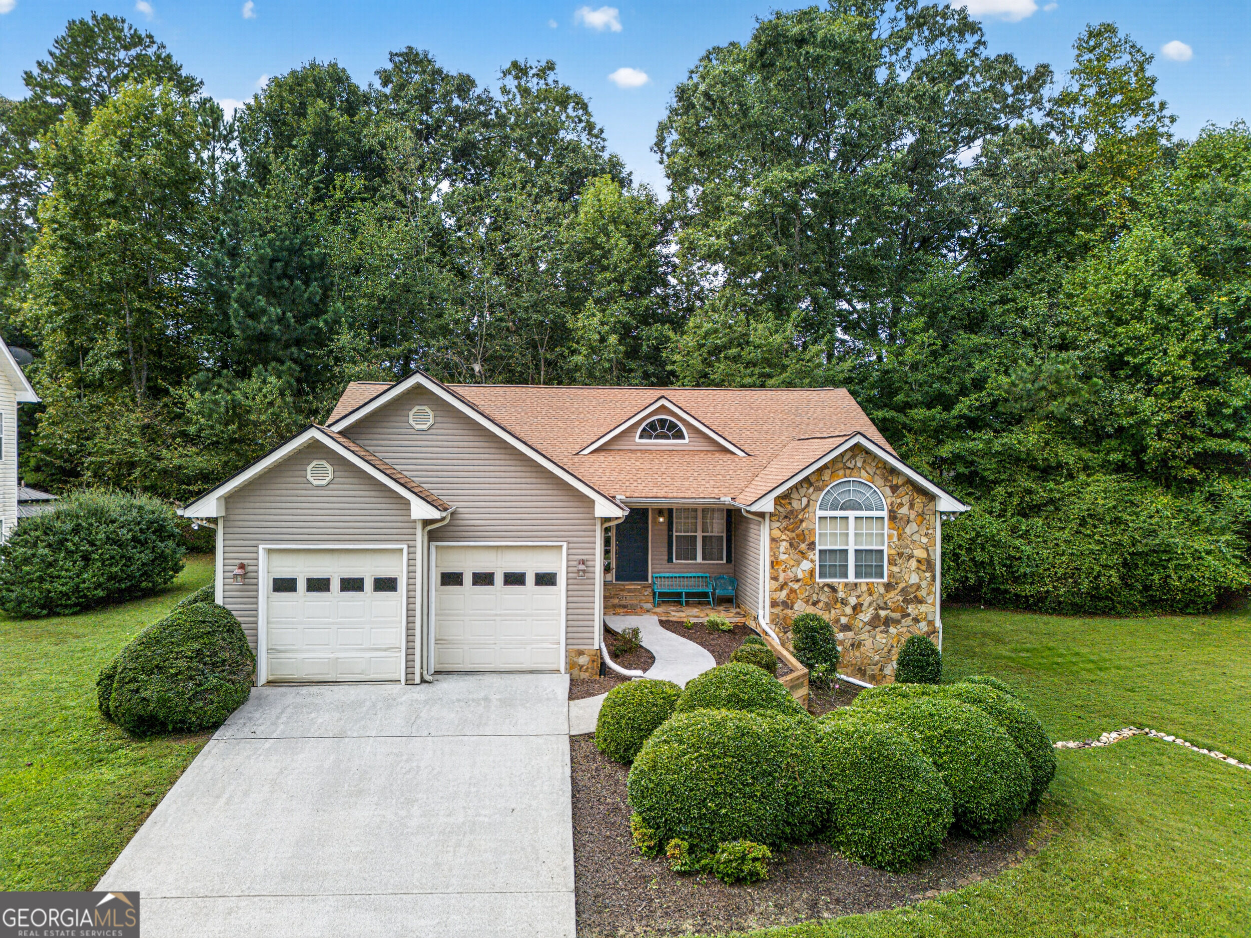 223 Stonebrook Dr — photo