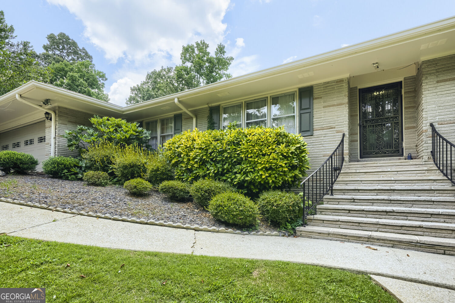 1909 Lake Lucerne Way SW — photo