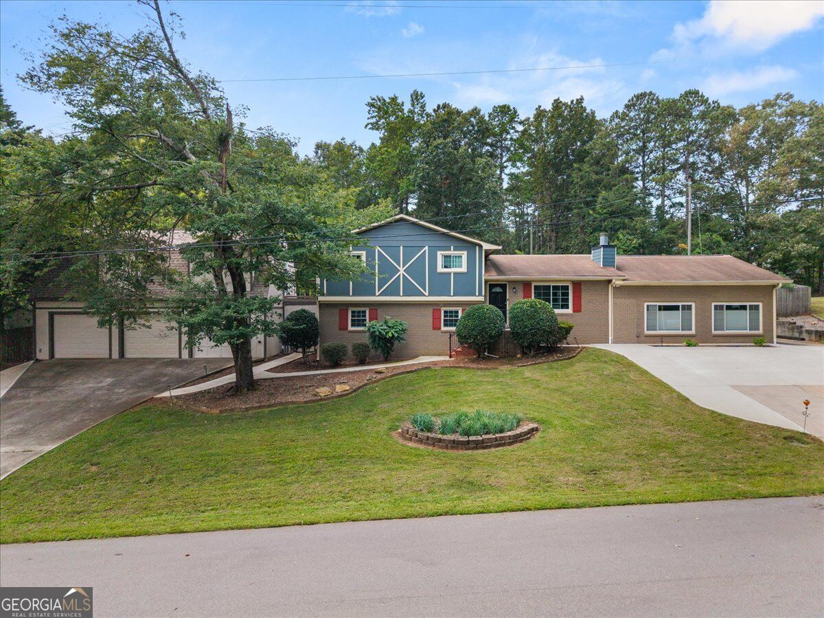 6054 Dogwood Cir — photo
