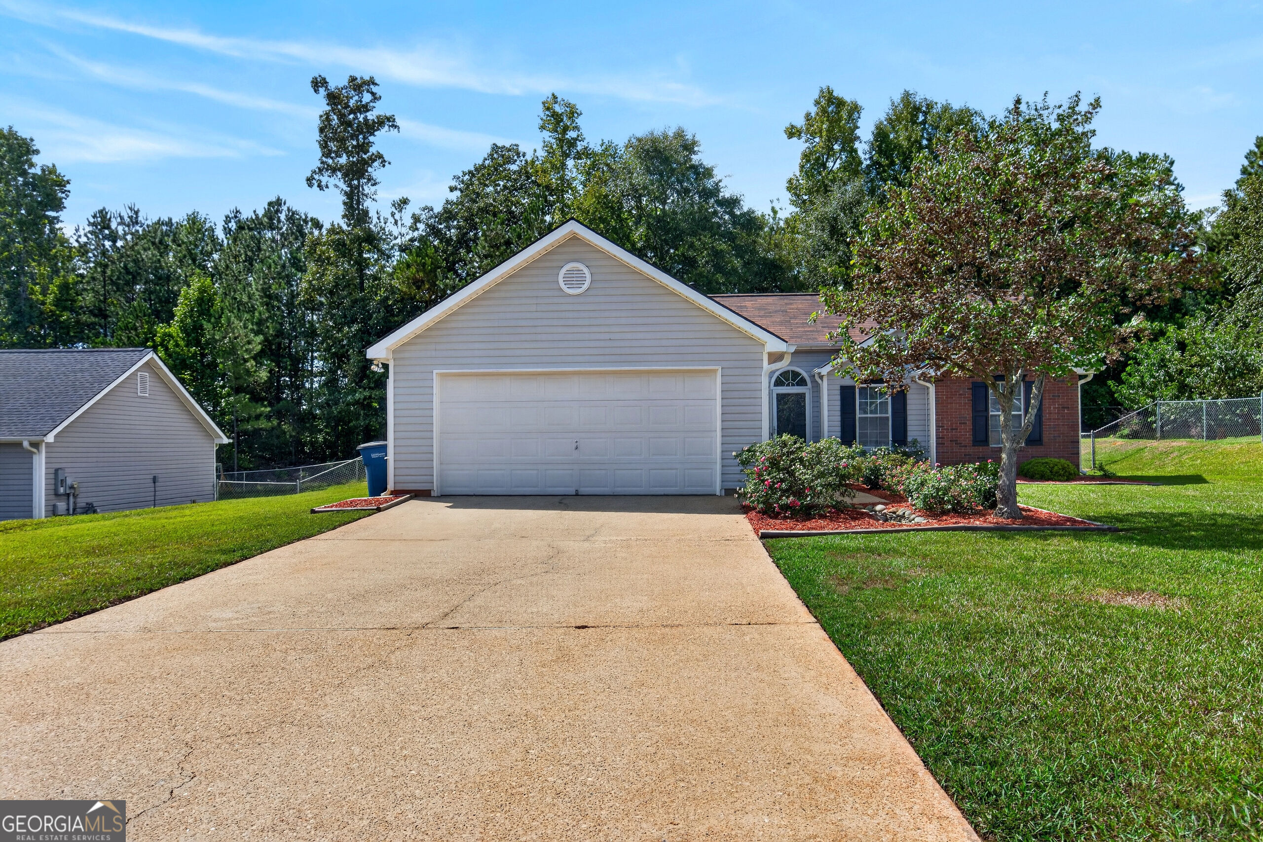 412 Lexington Park Dr — photo