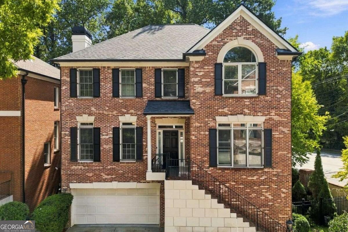 1121 Ashton Bluff Dr NE — photo