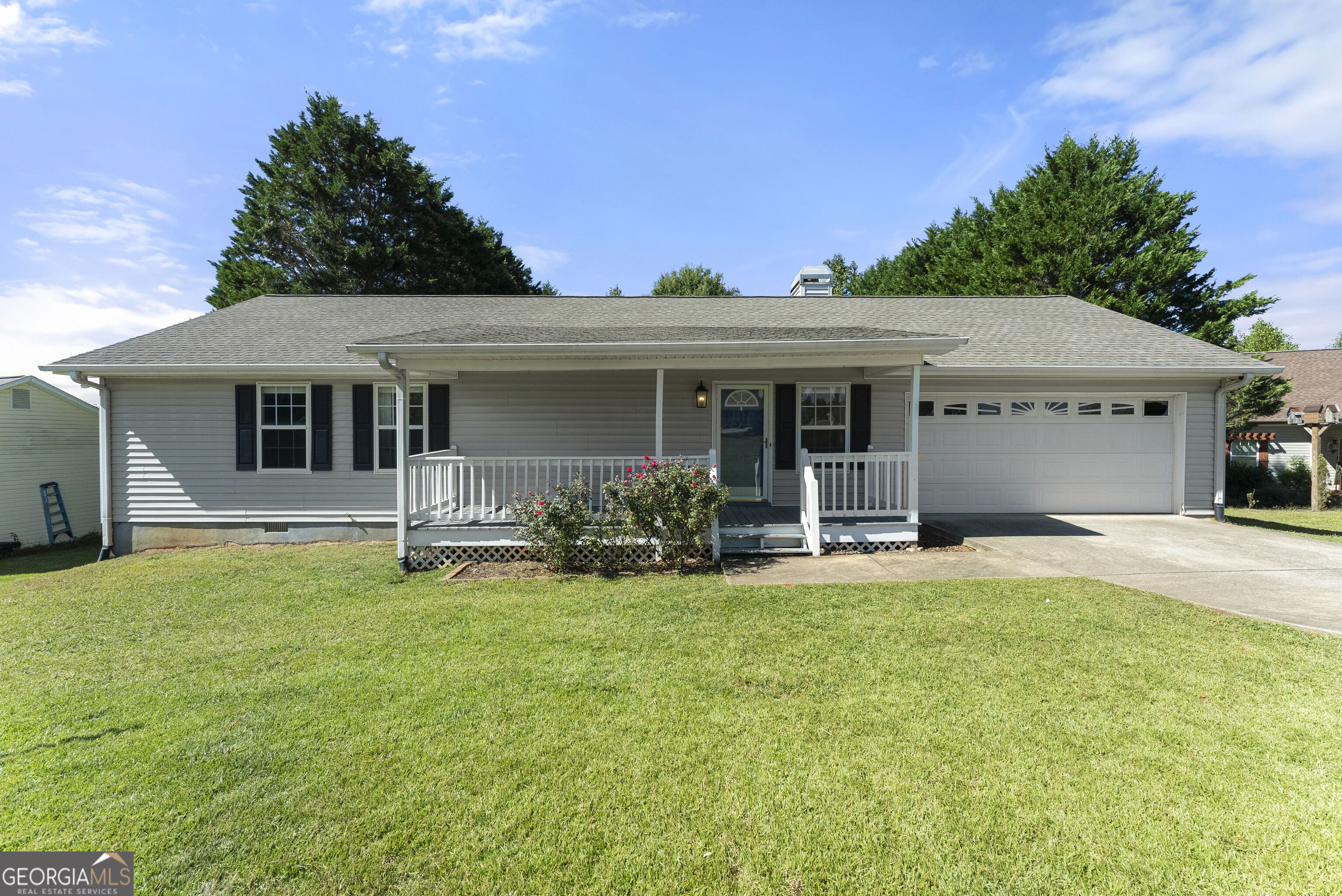 313 Hawthorne Dr — photo