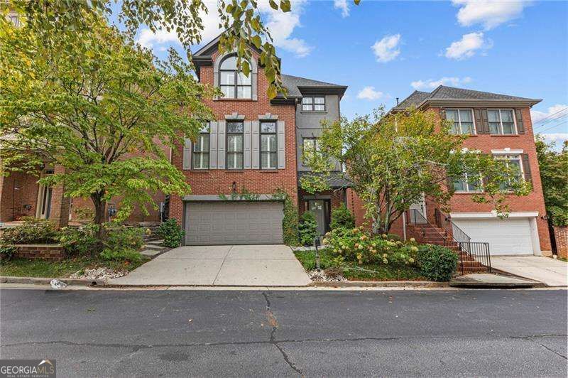2449 Manor Walk — photo