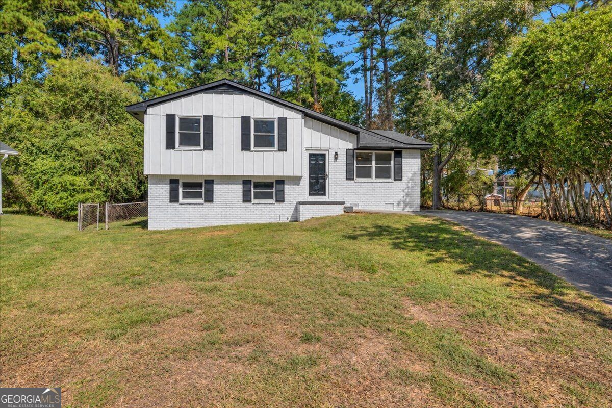 7977 Flanders Ct — photo
