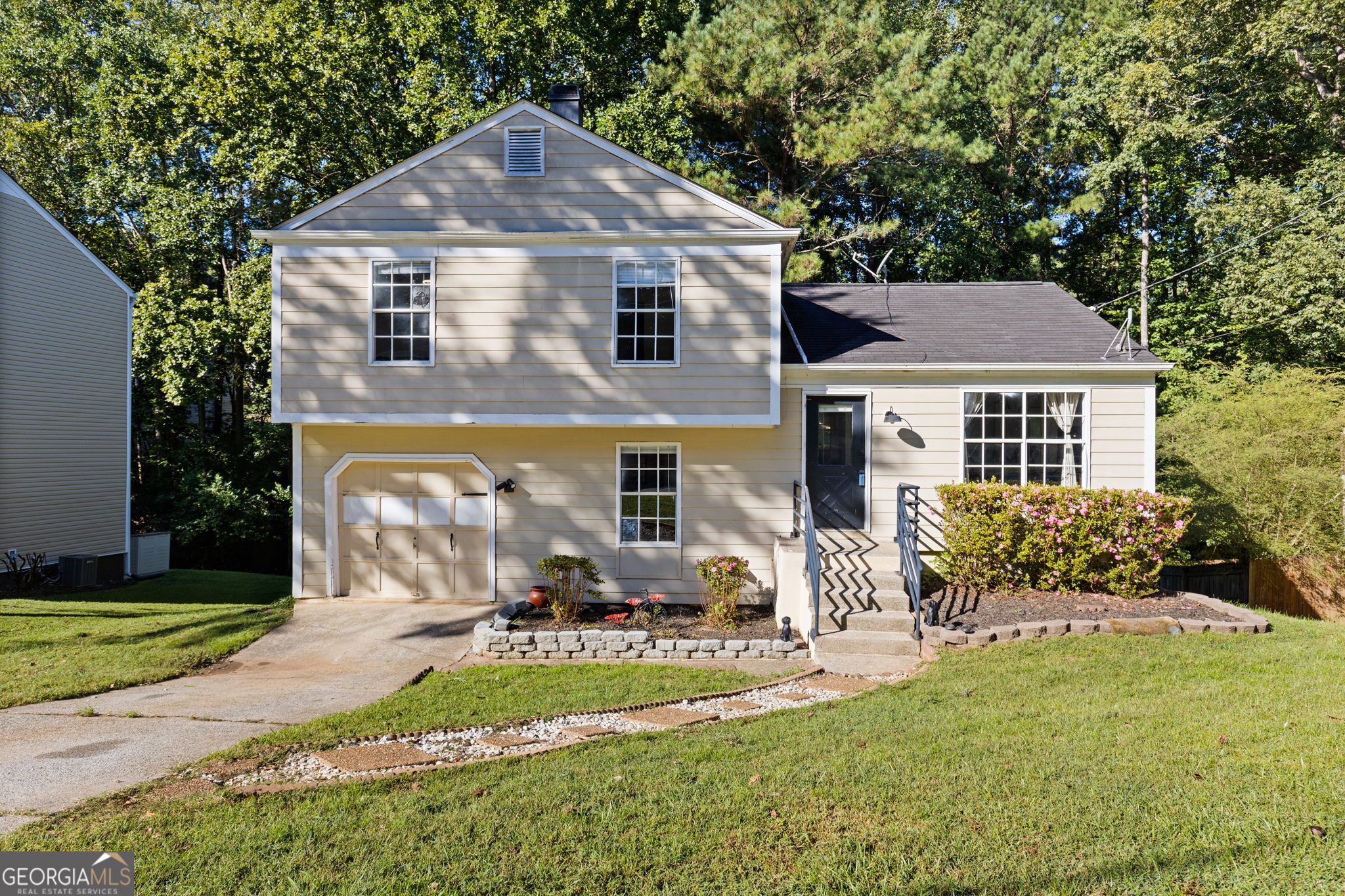 565 Indian Mill Ct — photo