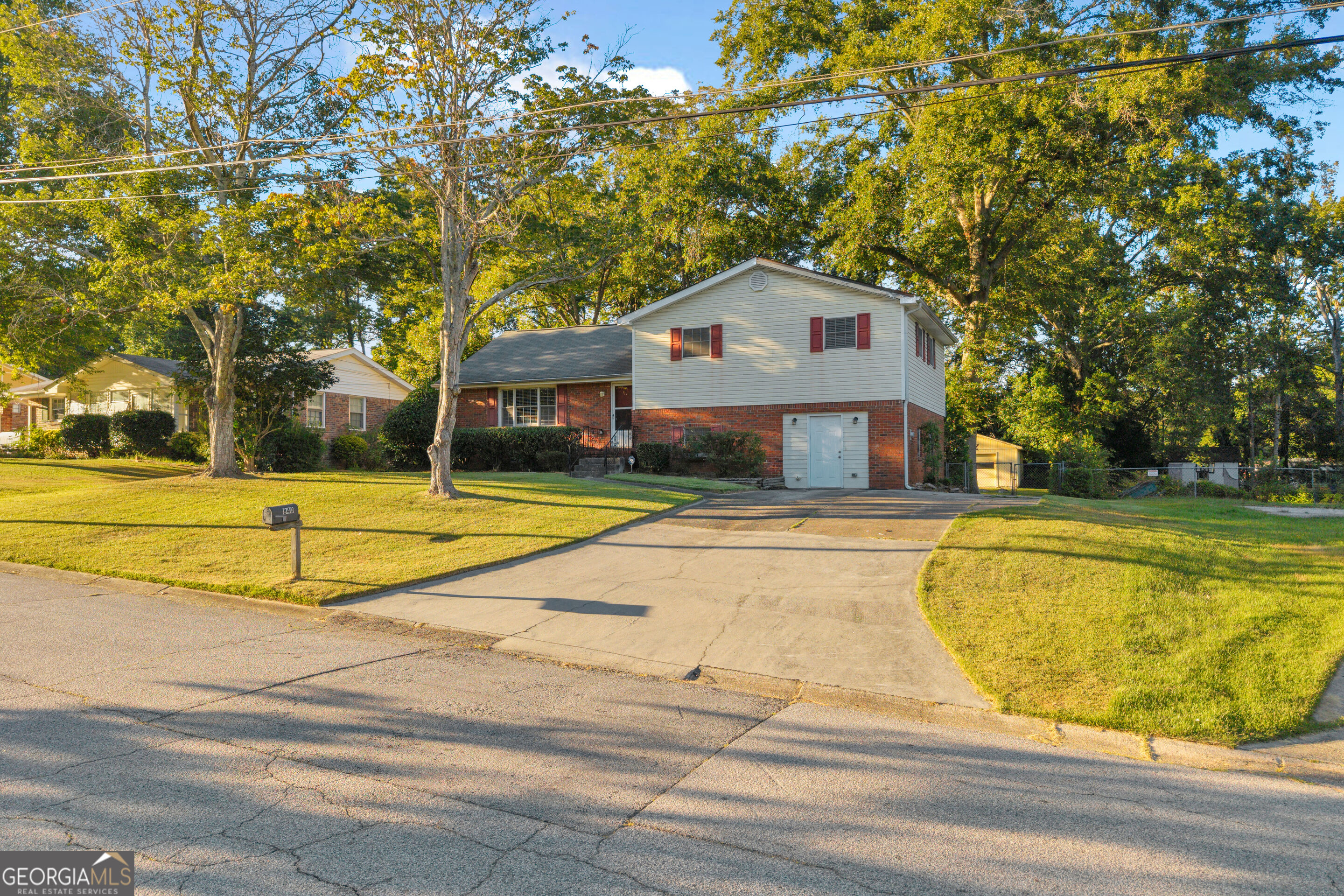 840 Sherwood Dr — photo