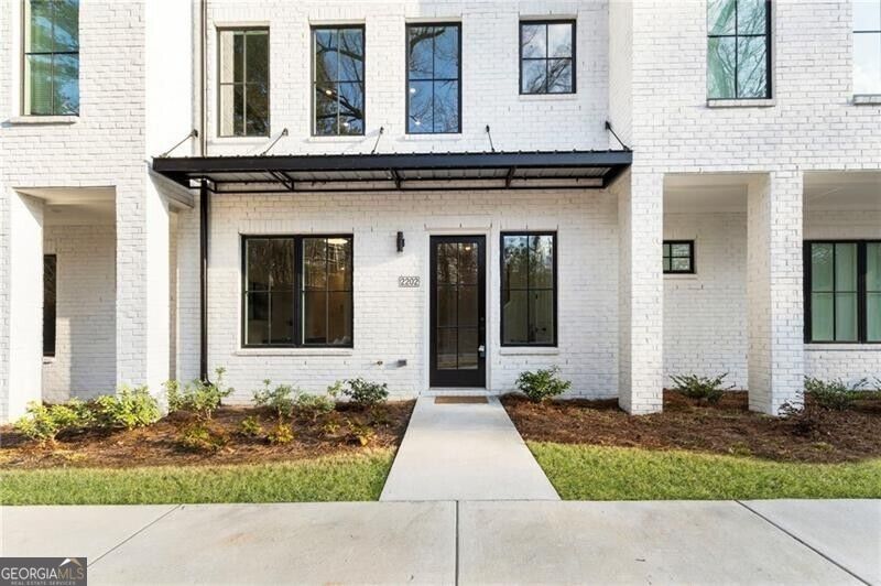 2202 Carlton Ct — photo