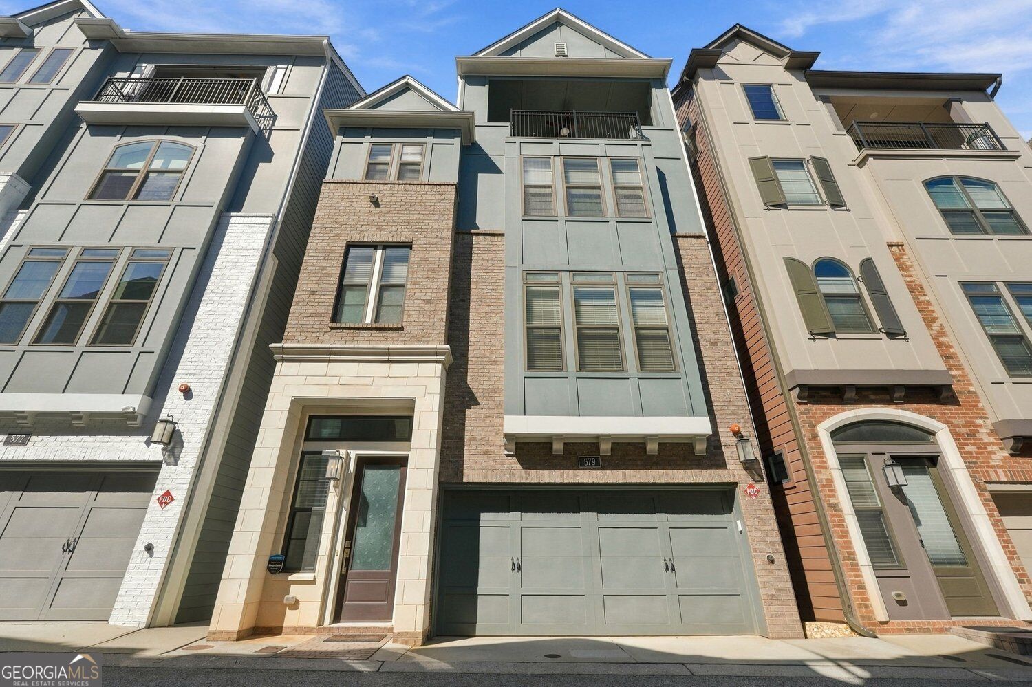 579 Broadview Pl NE — photo