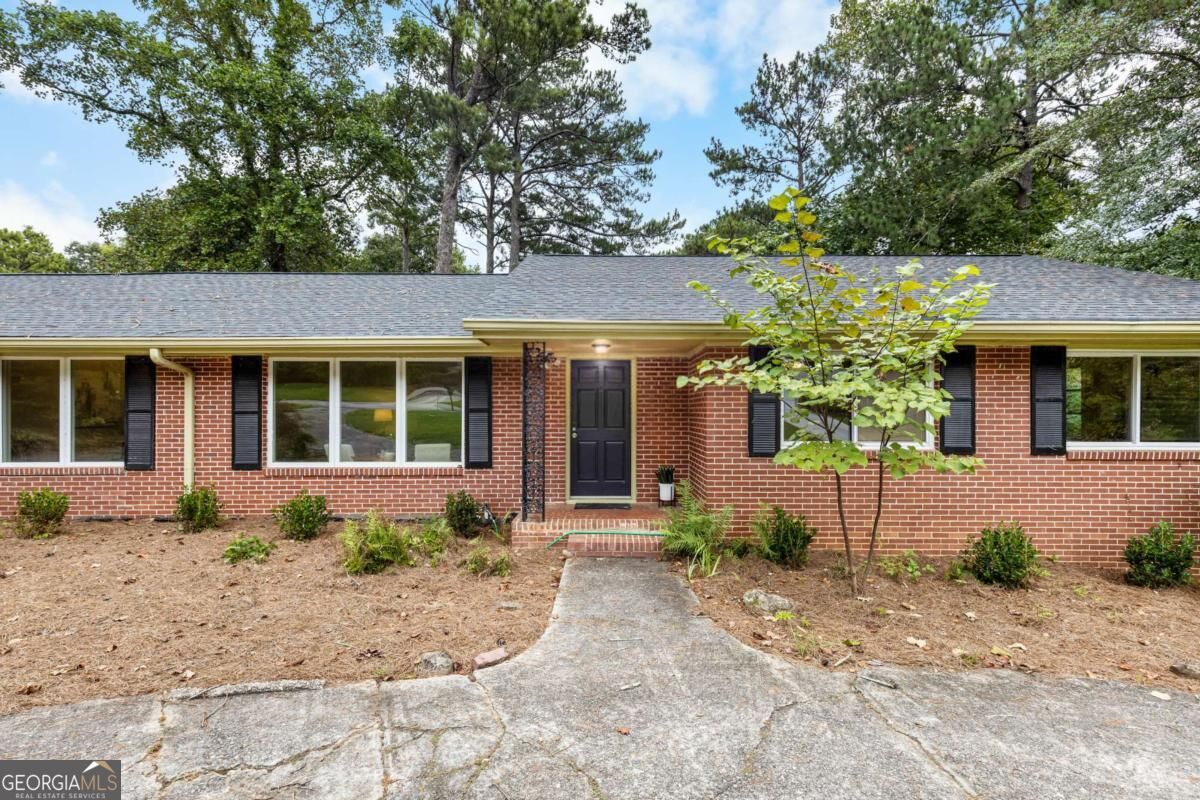 2433 Kingscliff Dr NE — photo
