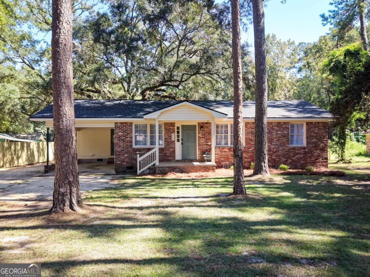 810 N Pinetree Blvd — photo
